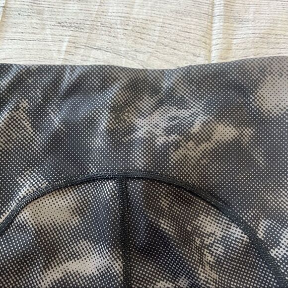 Athleta 598755 Ultimate Stash Pocket Printed Capri Black Print Women's Extra Sm - Picture 8 of 13